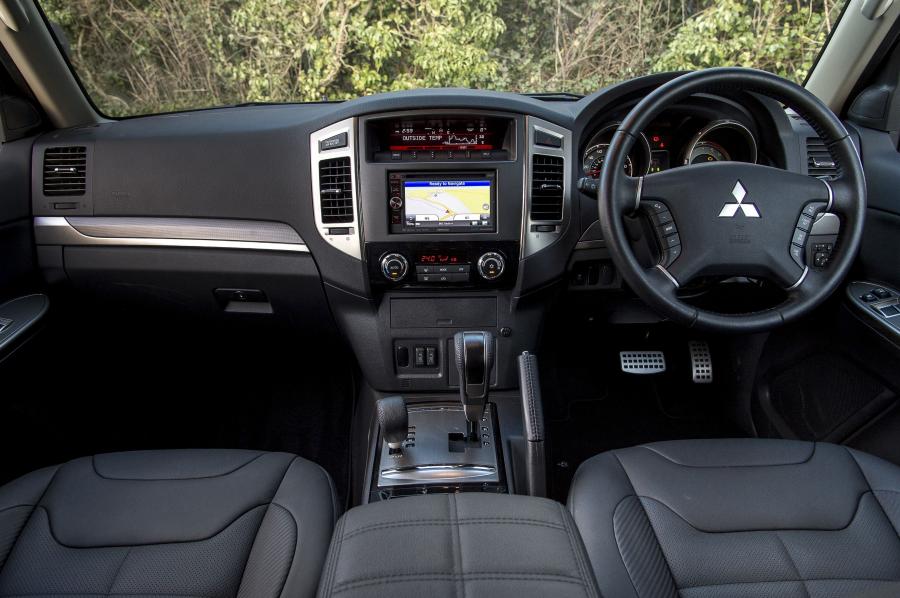 Mitsubishi Shogun SWB Barbarian 2015 года  (фото 20 из 22)